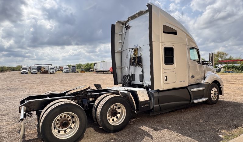 
								Used 2014 Kenworth T680 Sleeper in Laredo Texas full									