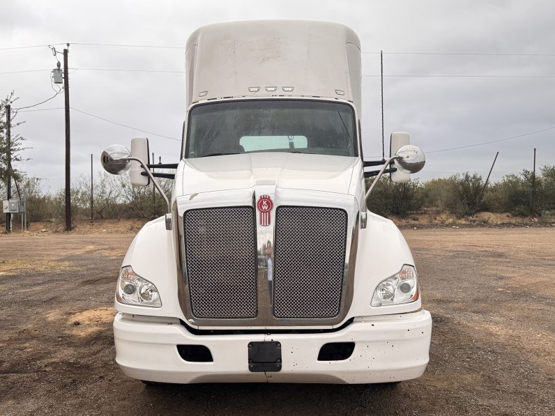 
								Used 2014 Kenworth T680 Day Cab in Laredo Texas full									