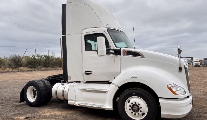 
								Used 2014 Kenworth T680 Day Cab in Laredo Texas full									