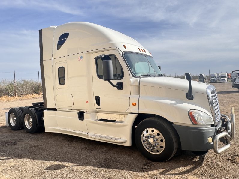 
								Used 2016 Freightliner Cascadia Sleeper in Laredo Texas full									