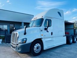 Used 2018 Freightliner Cascadia 125 Sleeper in Houston Texas