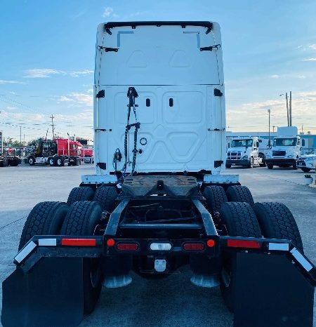 
								Used 2019 Freightliner Cascadia Sleeper in Houston Texas full									