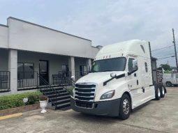 Used 2020 Freightliner Cascadia Sleeper in Houston Texas