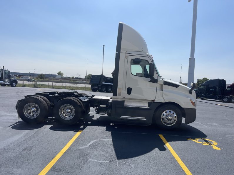 
								Used 2020 Freightliner Cascadia 126 Day Cab in Cincinnati Ohio full									