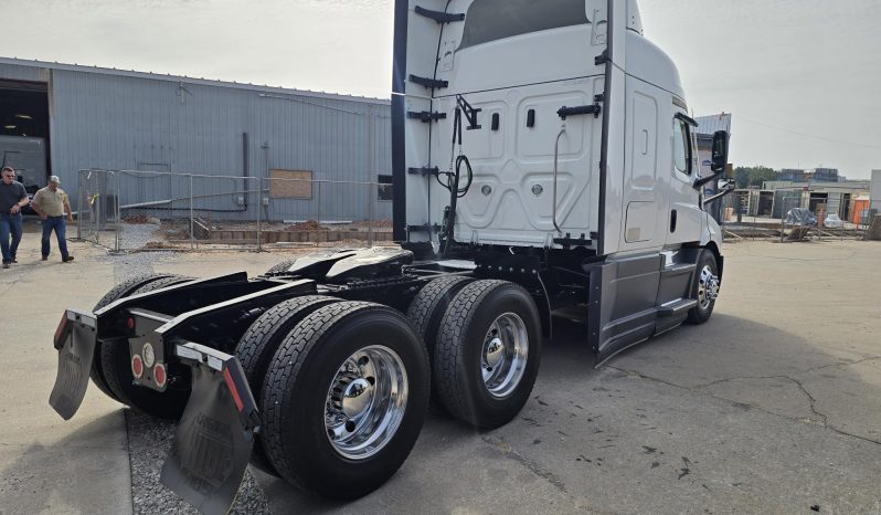 
								Used 2021 Freightliner CASCADIA 116 Sleeper in Lowell Arkansas full									