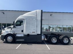 Used 2021 Freightliner CASCADIA 116 Sleeper in Evansville Indiana