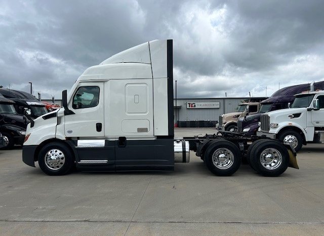 
								Used 2021 Freightliner CASCADIA 116 Sleeper in Raleigh North Carolina full									