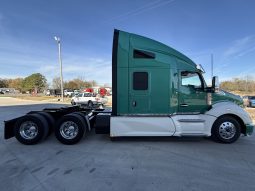 Used 2022 Kenworth T680 Sleeper in Lowell Arkansas