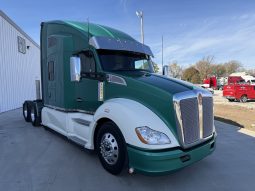 Used 2022 Kenworth T680 Sleeper in Lowell Arkansas