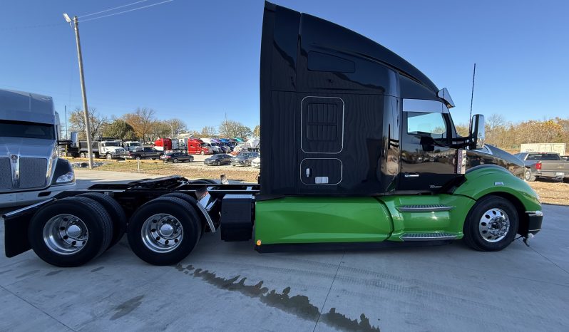 
								Used 2022 Kenworth T680 Sleeper in Lowell Arkansas full									