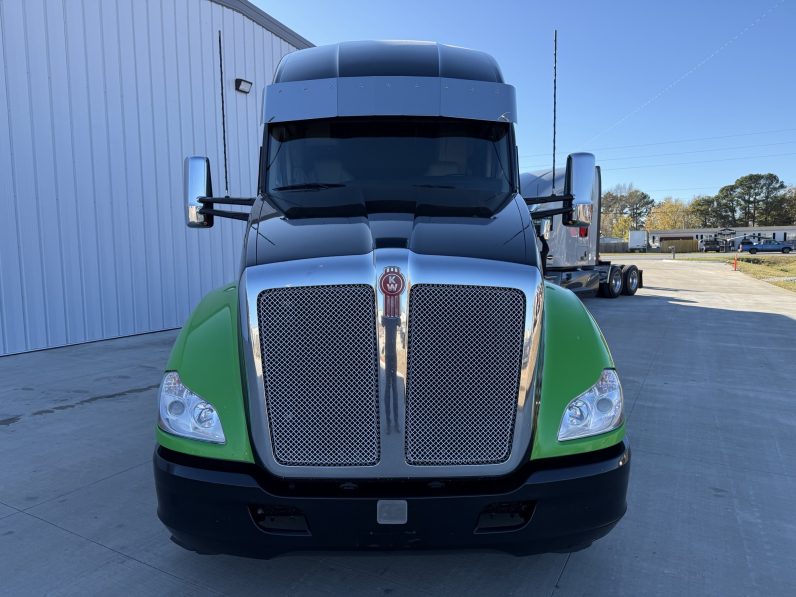 
								Used 2022 Kenworth T680 Sleeper in Lowell Arkansas full									