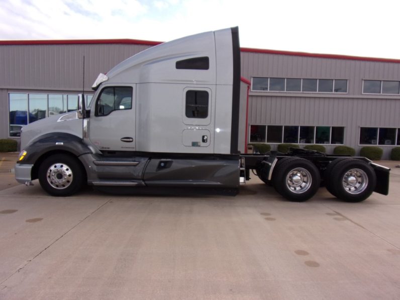 
								Used 2022 Kenworth T680 Sleeper in Van Buren Arkansas full									