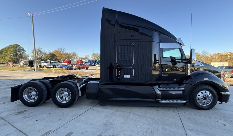 
								Used 2022 Kenworth T680 Sleeper in Lowell Arkansas full									