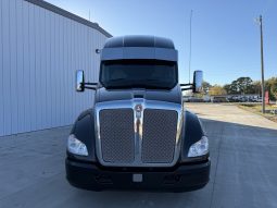 Used 2022 Kenworth T680 Sleeper in Lowell Arkansas