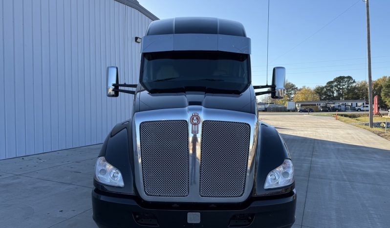 
								Used 2022 Kenworth T680 Sleeper in Lowell Arkansas full									