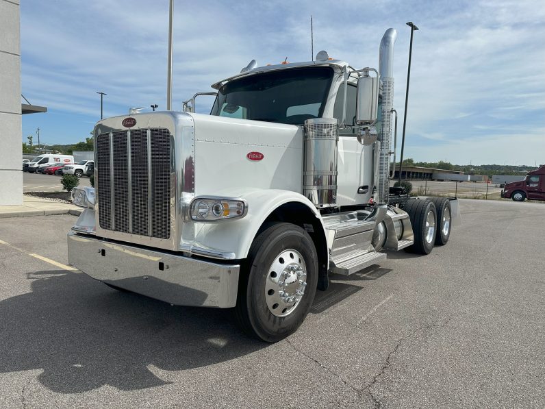 
								New 2025 Peterbilt 589 Day Cab in Cincinnati Ohio full									