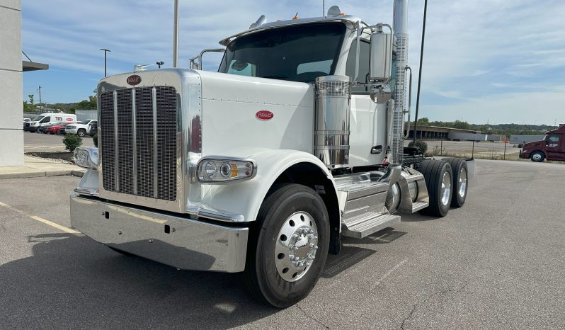 
								New 2025 Peterbilt 589 Day Cab in Cincinnati Ohio full									