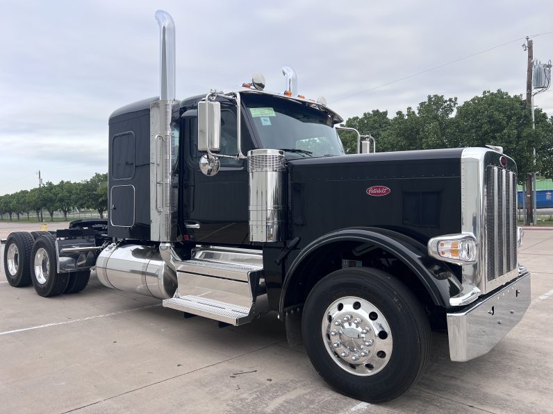 
								New 2025 Peterbilt 589 Sleeper in Evansville Indiana full									