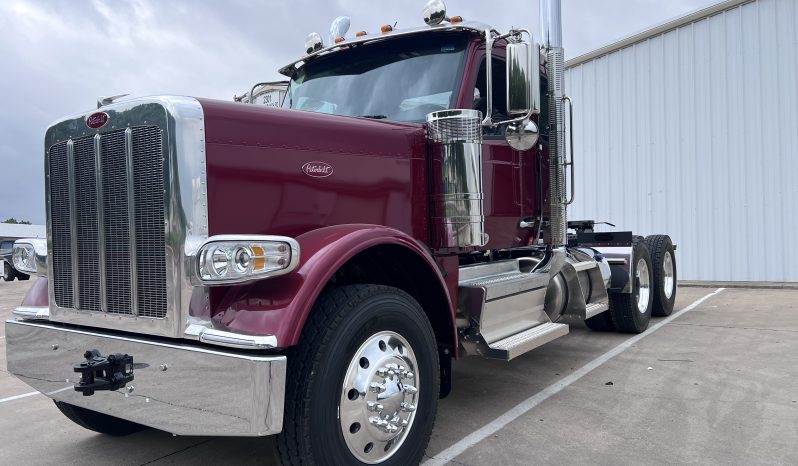 
								New 2025 Peterbilt 589 Day Cab in Lowell Arkansas full									