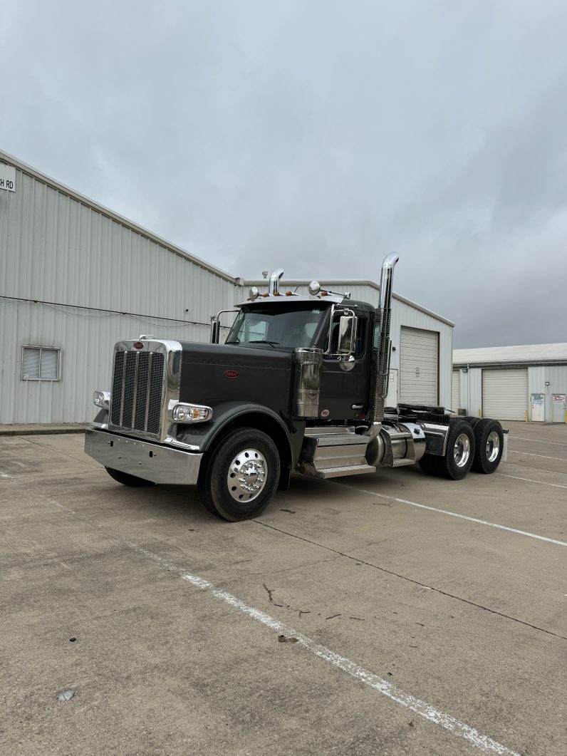 
								New 2025 Peterbilt 589 Day Cab in O’Fallon Missouri full									