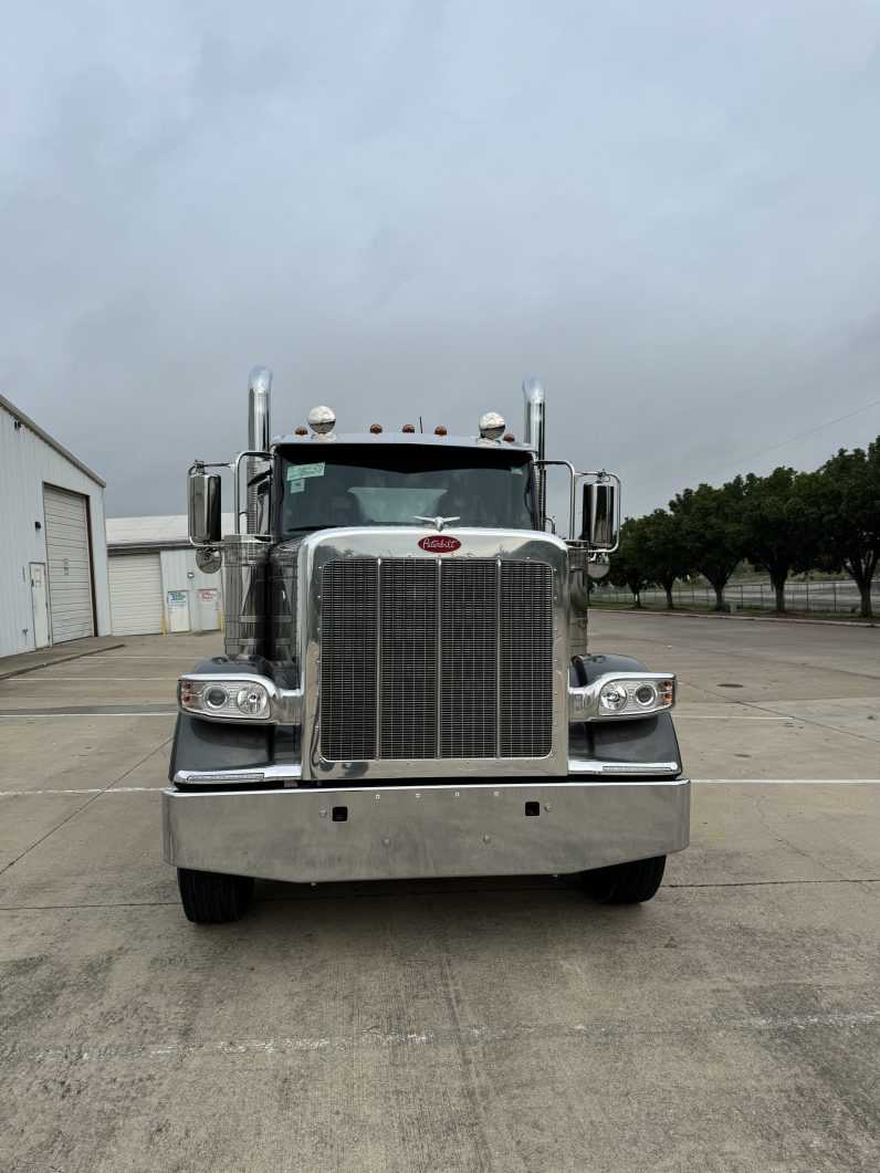 
								New 2025 Peterbilt 589 Day Cab in O’Fallon Missouri full									