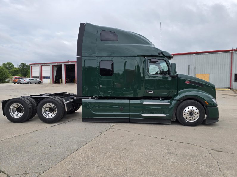 
								New 2025 Peterbilt 579 Sleeper in Strafford Missouri full									