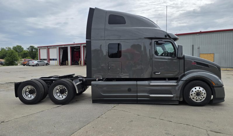 
								New 2025 Peterbilt 579 Sleeper in Strafford Missouri full									