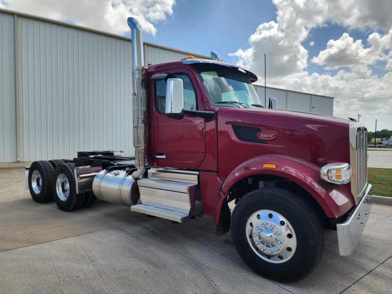 
								New 2025 Peterbilt 567 Day Cab in Cincinnati Ohio full									