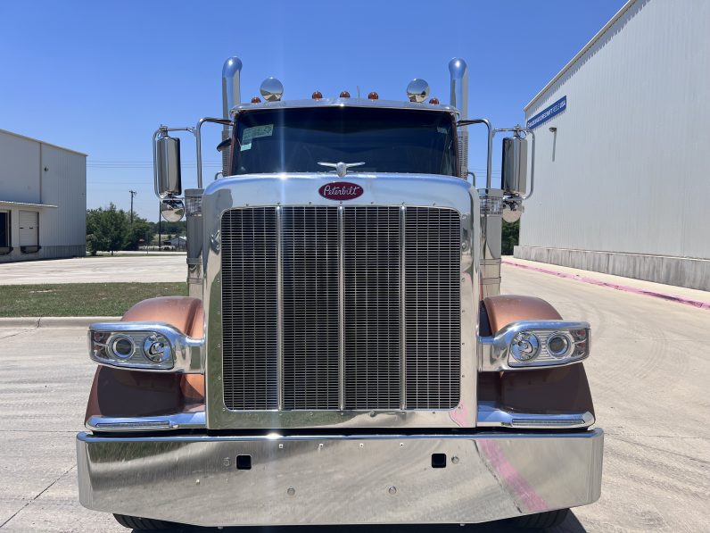 
								New 2025 Peterbilt 589 Sleeper in Strafford Missouri full									