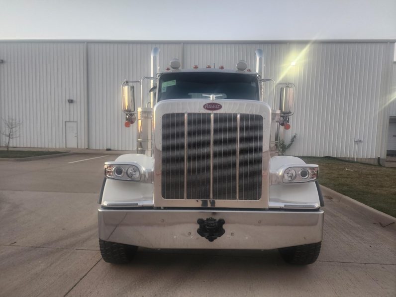 
								New 2025 Peterbilt 589 Day Cab in Dunn North Carolina full									