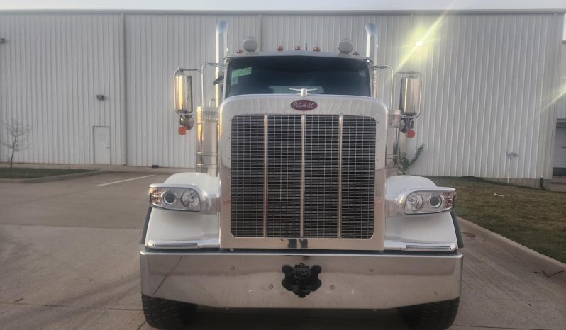 
								New 2025 Peterbilt 589 Day Cab in Dunn North Carolina full									