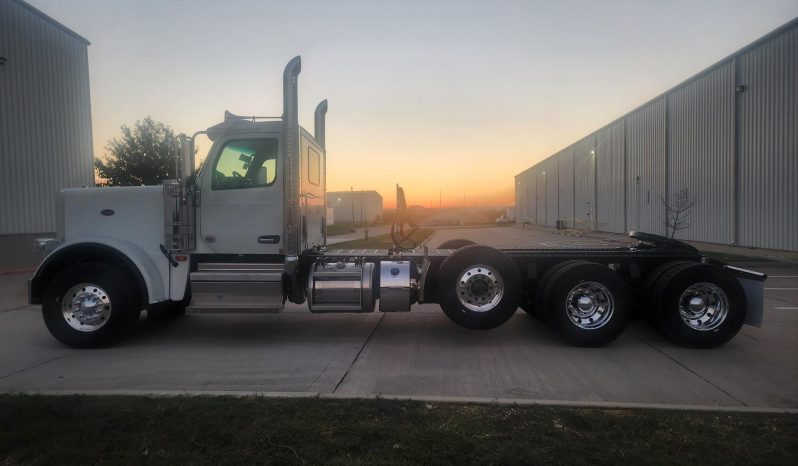 
								New 2025 Peterbilt 589 Day Cab in Dunn North Carolina full									