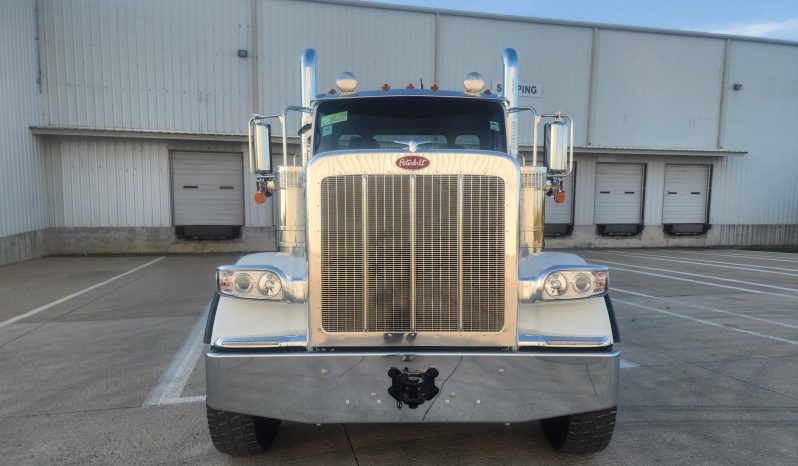 
								New 2025 Peterbilt 589 Day Cab in Cincinnati Ohio full									