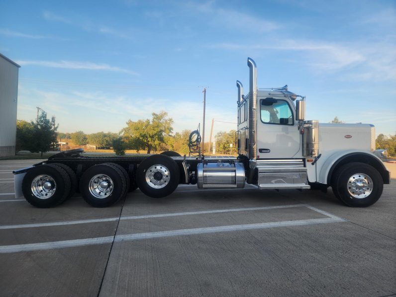 
								New 2025 Peterbilt 589 Day Cab in Cincinnati Ohio full									