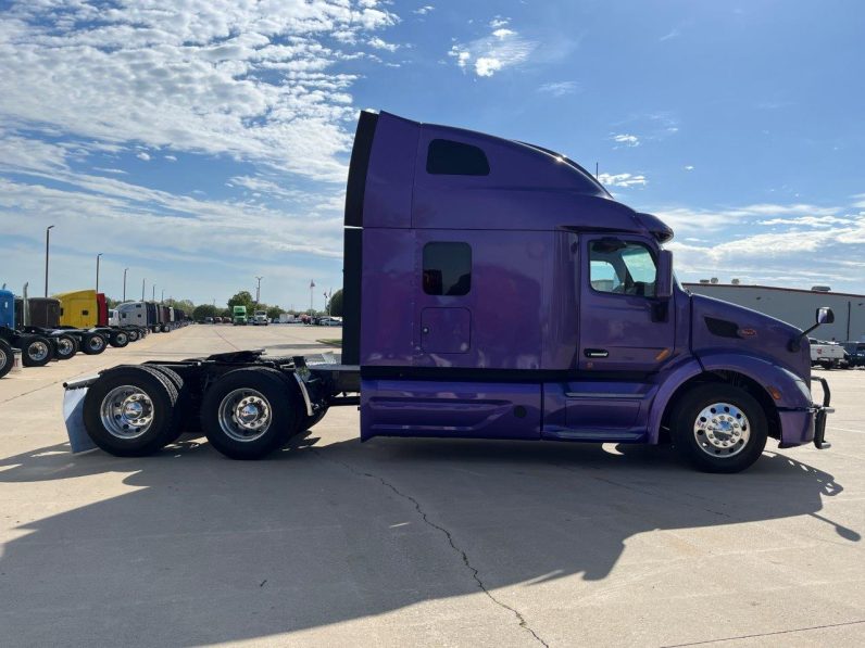 
								Used 2020 Peterbilt 579 Sleeper in Evansville Indiana full									