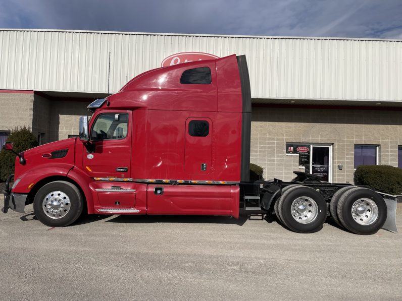 
								Used 2020 Peterbilt 579 Sleeper in Evansville Indiana full									