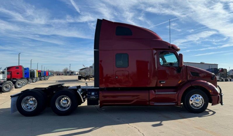 
								Used 2020 Peterbilt 579 Sleeper in Evansville Indiana full									