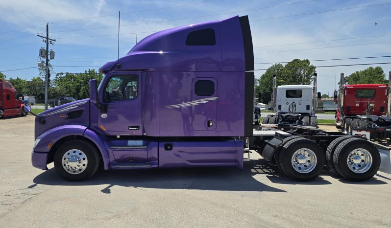 
								Used 2021 Peterbilt 579 Sleeper in Lowell Arkansas full									