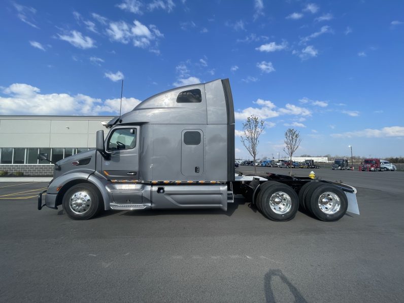 
								Used 2021 Peterbilt 579 Sleeper in Tipp City Ohio full									