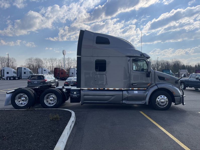 
								Used 2021 Peterbilt 579 Sleeper in Tipp City Ohio full									