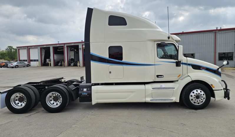 
								Used 2021 Peterbilt 579 Sleeper in Lowell Arkansas full									