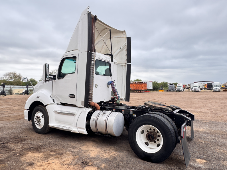 
								Used 2014 Kenworth T680 Day Cab in Laredo Texas full									