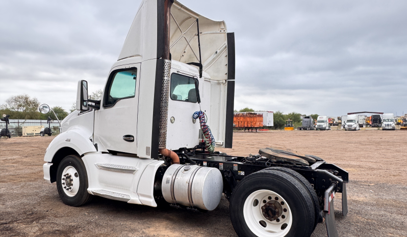 
								Used 2014 Kenworth T680 Day Cab in Laredo Texas full									