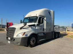 Used 2019 Freightliner Cascadia Sleeper in Laredo Texas