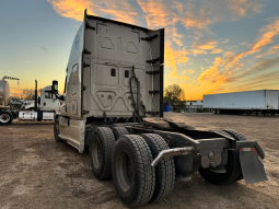 Used 2014 Freightliner Sleeper in Laredo Texas