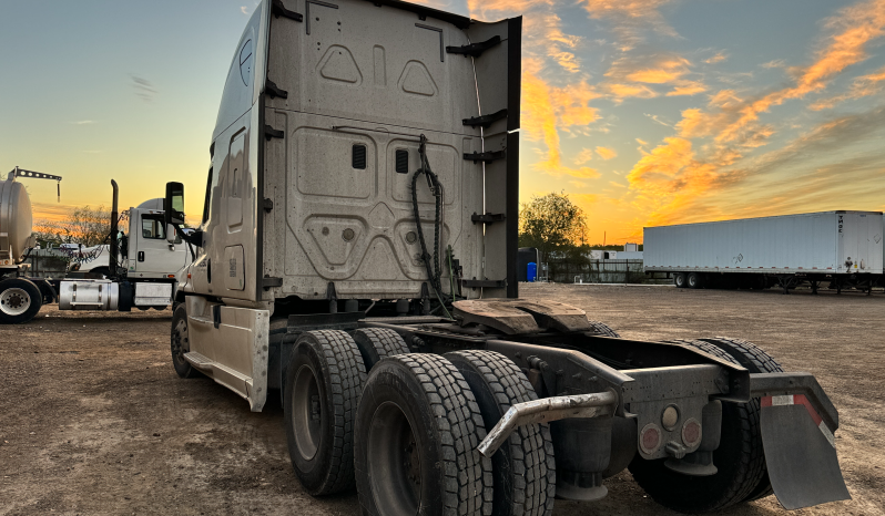 
								Used 2014 Freightliner Sleeper in Laredo Texas full									