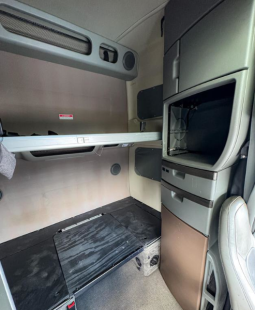 Used 2019 Volvo VNL 860 Sleeper in Miami Florida