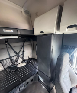 Used 2019 Freightliner Cascadia Sleeper in Miami Florida