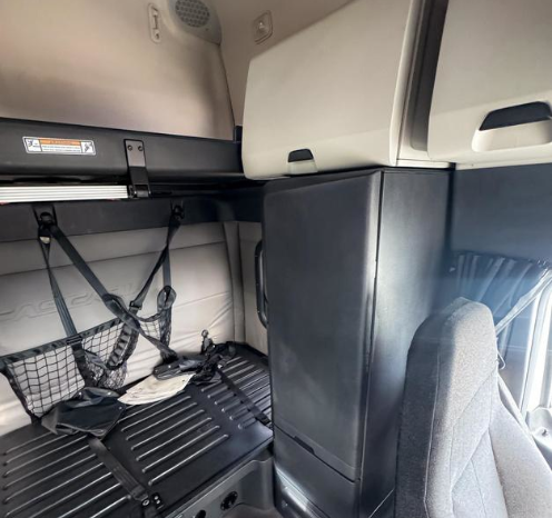 
								Used 2019 Freightliner Cascadia Sleeper in Miami Florida full									