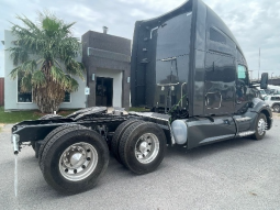 Used 2019 Kenworth T680 Sleeper in Laredo Texas